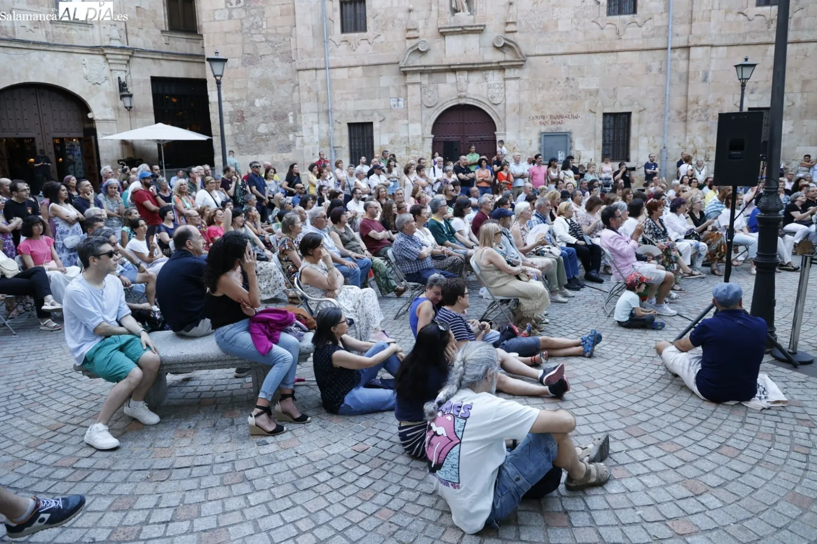 Foto 3 - EduLogic representa &lsquo;Cucurruc&uacute; paloma (y la pelirroja &iquest;qu&eacute;?) en la plaza de San Boal y encandila al p&uacute;blico