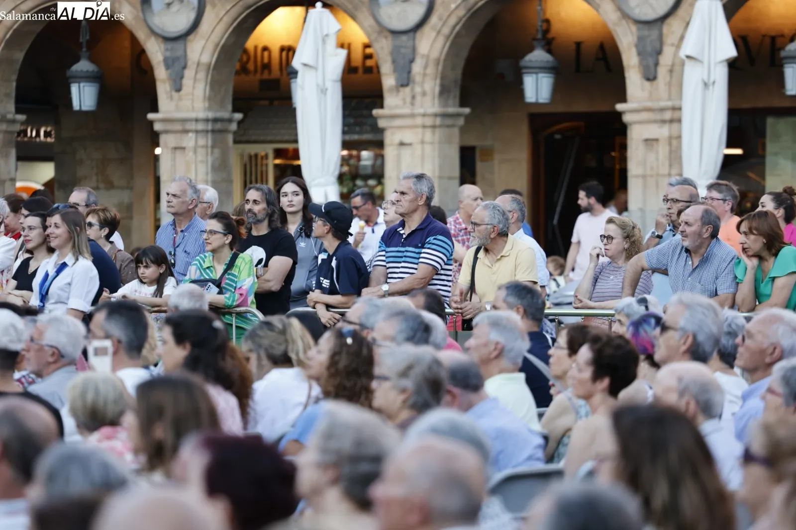 Foto 8 - El Concierto de la Banda Municipal de M&uacute;sica ameniza la noche en la Plaza Mayor