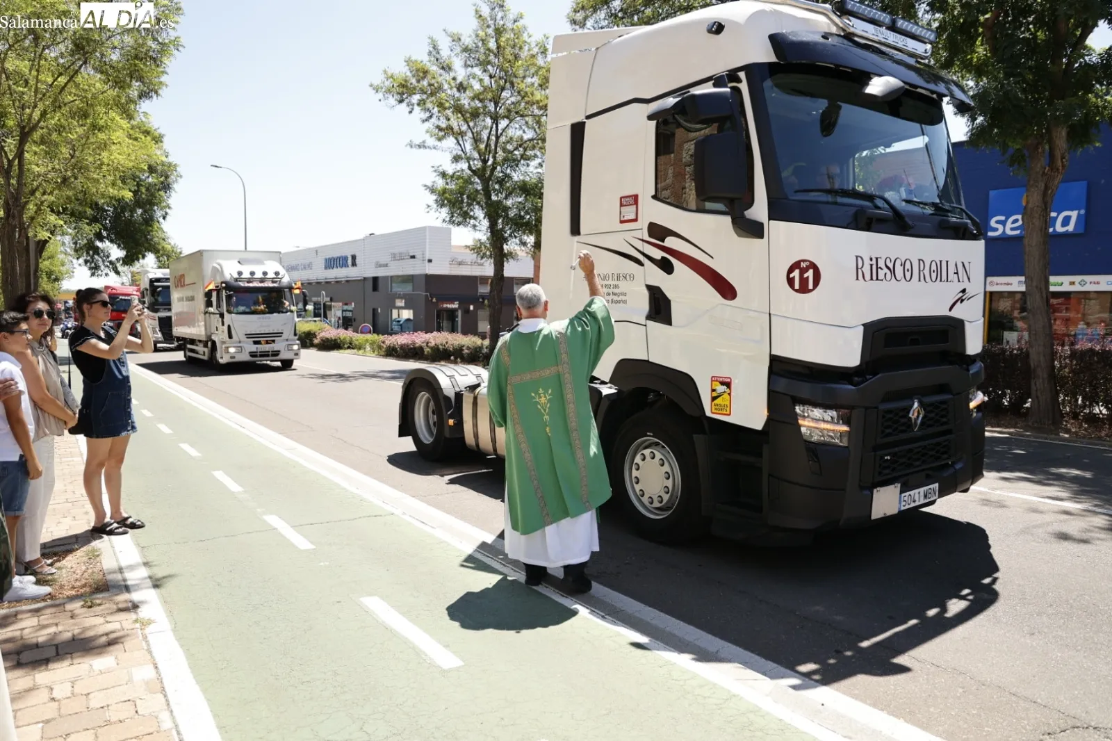Foto 17 - Los veh&iacute;culos salmantinos reciben su tradicional bendici&oacute;n por San Crist&oacute;bal