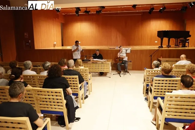 Foto 2 - Emotivo recital po&eacute;tico de Juan Carlos L&oacute;pez Pinto con canciones de Roberto Araujo