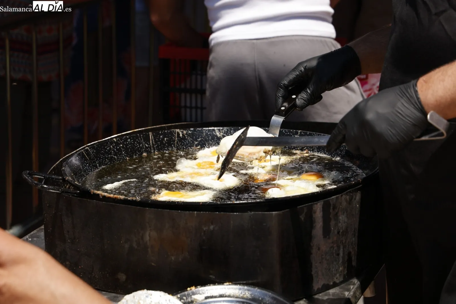 Foto 12 - Los vecinos de Vistahermosa disfrutan de una comida popular