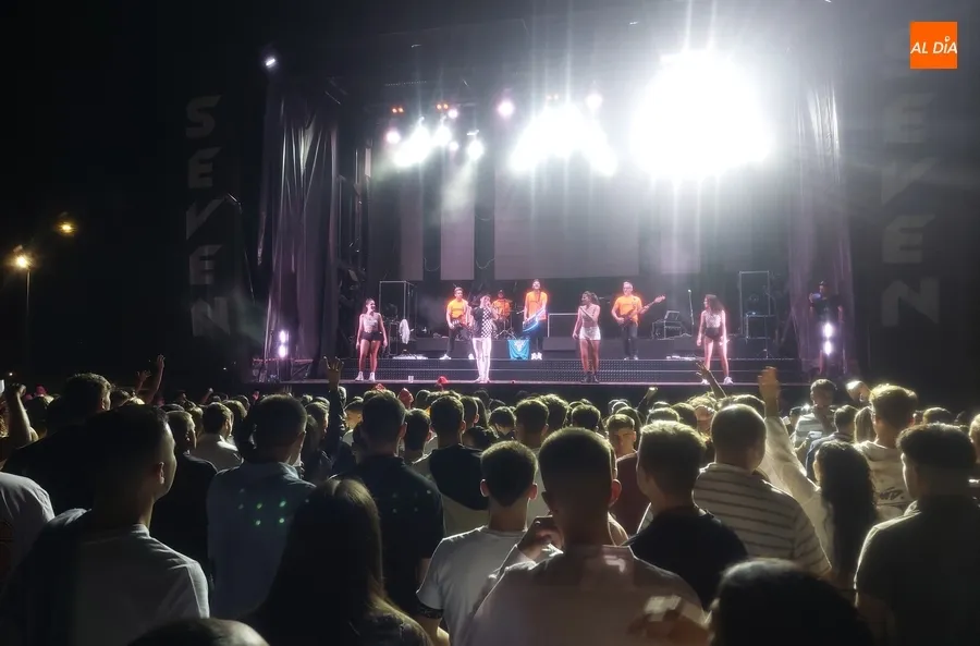 Foto 5 - El Barrio Nuevo, epicentro festivo en la noche sabatina de la mano de Seven