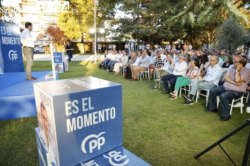 Acto de los responsables del PP provincial y regional con alcaldes y concejales de la comarca de Salamanca. Fotos: David Sañudo