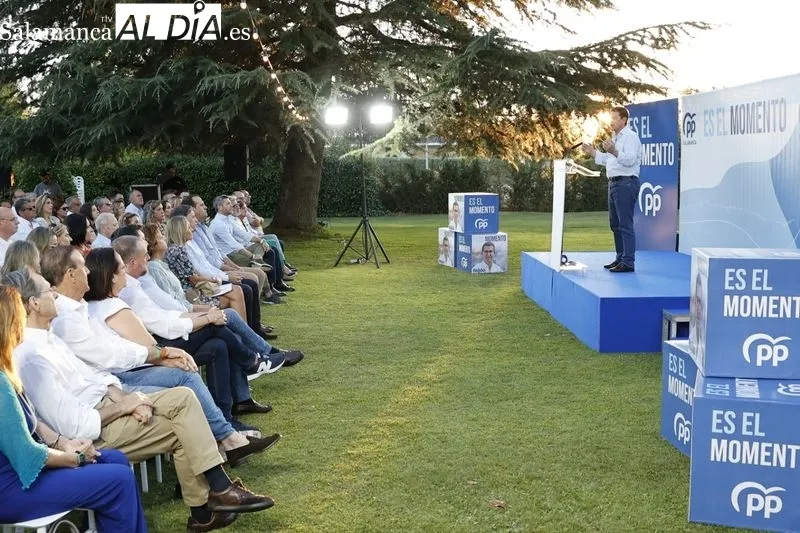 Acto de los responsables del PP provincial y regional con alcaldes y concejales de la comarca de Salamanca. Fotos: David Sañudo