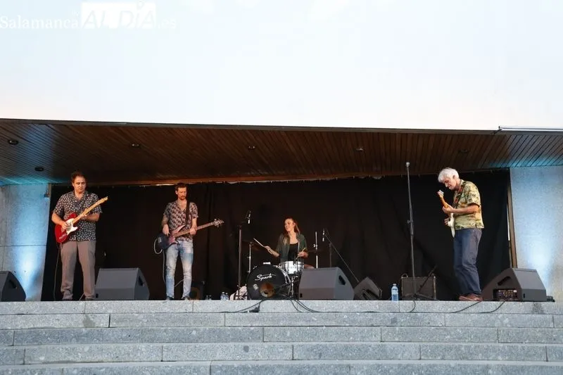 Concierto de Tonky Blues Band en la plaza de la Torrente Ballester. Fotos: David Sañudo