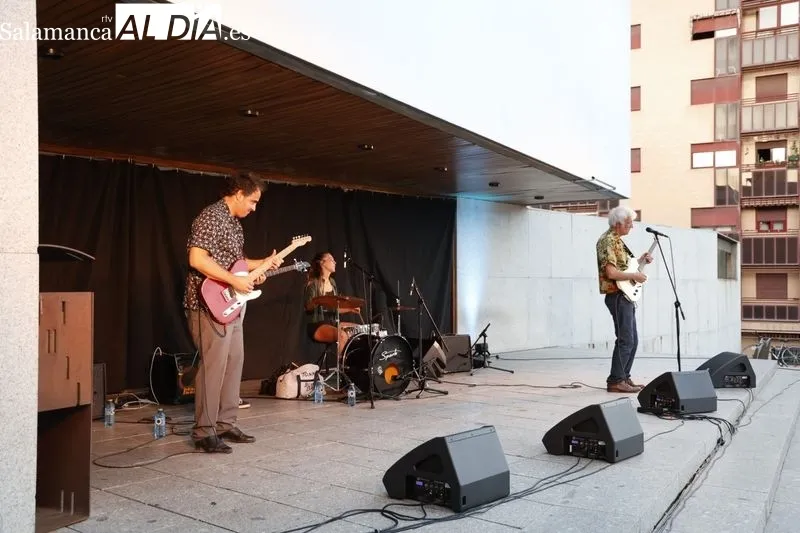 Concierto de Tonky Blues Band en la plaza de la Torrente Ballester. Fotos: David Sañudo