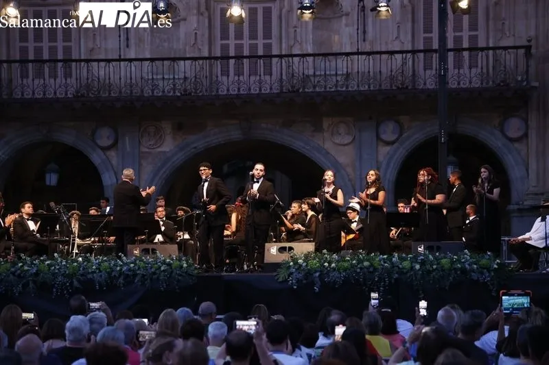 Concierto de la Banda Sinfónica Avanzada de la Escuela Especializada Libre de Música Antonio Paoli de Caguas, Puerto Rico, en la Plaza Mayor. Fotos: David Sañudo