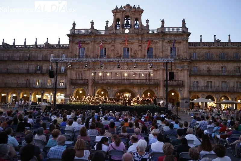 Concierto de la Banda Sinfónica Avanzada de la Escuela Especializada Libre de Música Antonio Paoli de Caguas, Puerto Rico, en la Plaza Mayor. Fotos: David Sañudo