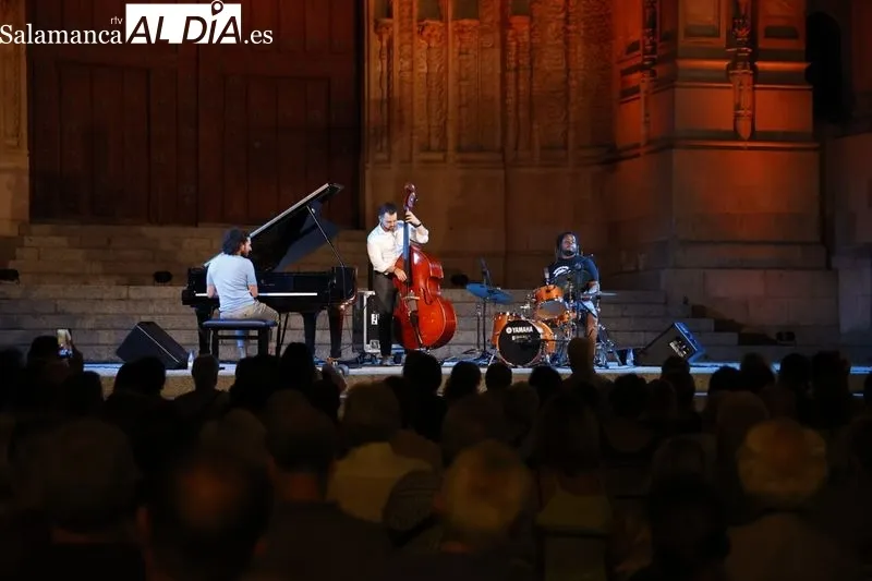 Concierto de Emmet Cohen Trio fascina en el Patio Chico. Fotos: David Sañudo