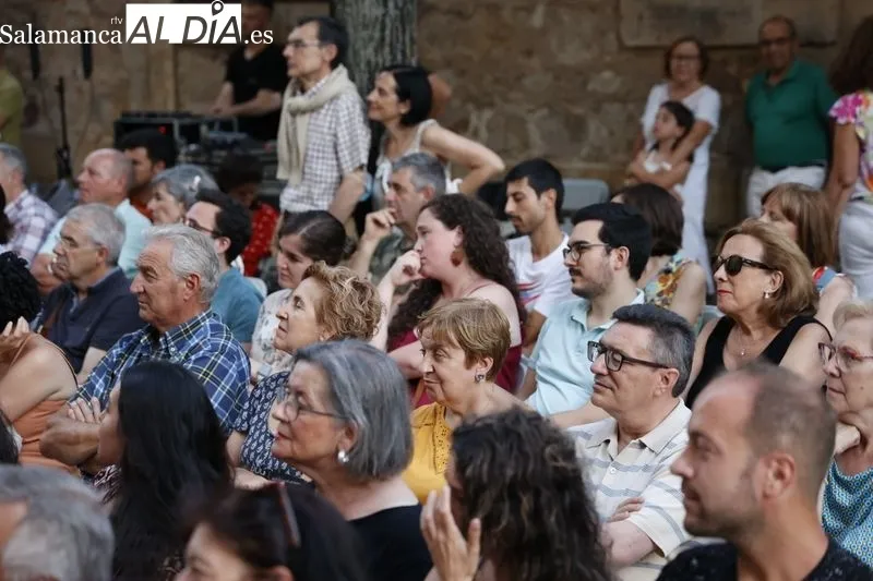 Representación teatral sobre un encuentro de Bretón y Bécquer, de la compañía ForoAsteros Teatro, en Las Úrsulas.. Fotos: David Sañudo