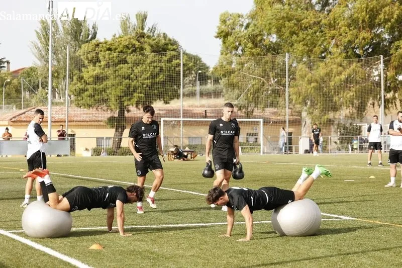 Primer entrenamiento de Unionistas de Salamanca en esta temporada 2023/24. Fotos: David Sañudo