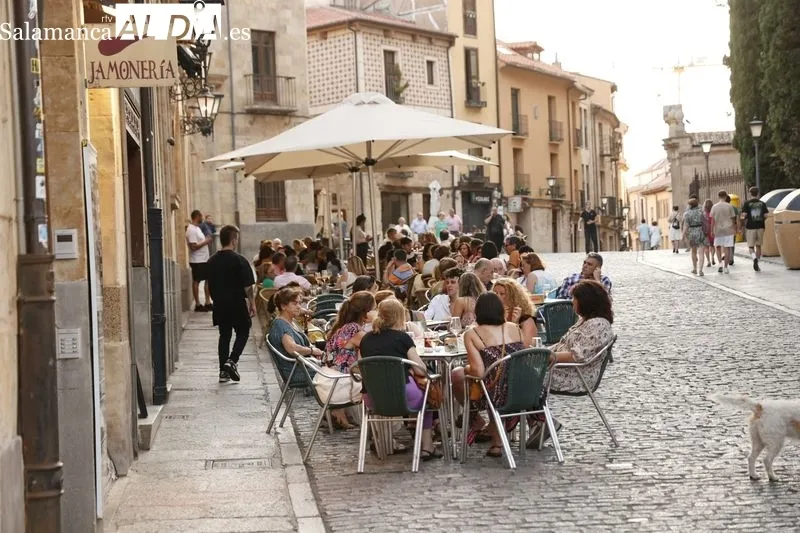 Ambiente en el centro de Salamanca este sábado por la tarde. Fotos: David Sañudo