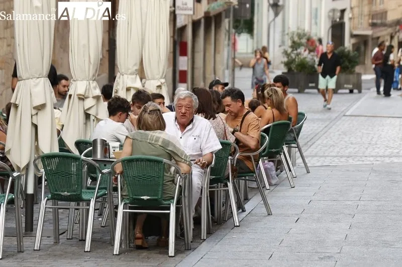 Ambiente en el centro de Salamanca este sábado por la tarde. Fotos: David Sañudo