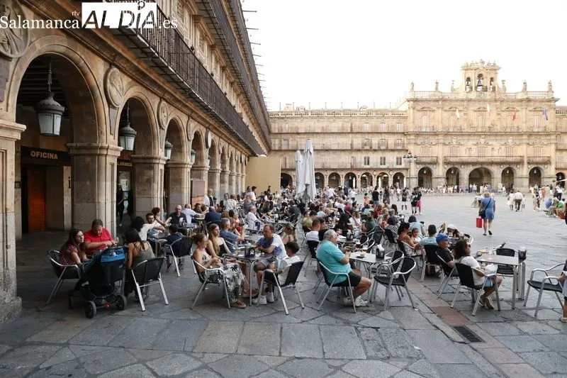Ambiente en el centro de Salamanca este sábado por la tarde. Fotos: David Sañudo