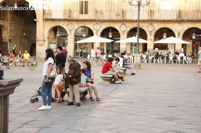 Ambiente en el centro de Salamanca este sábado por la tarde. Fotos: David Sañudo