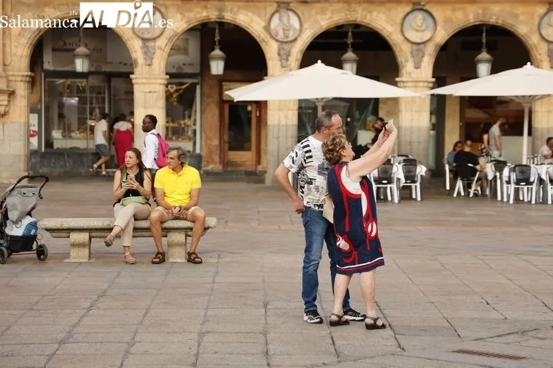 Ambiente en el centro de Salamanca este sábado por la tarde. Fotos: David Sañudo