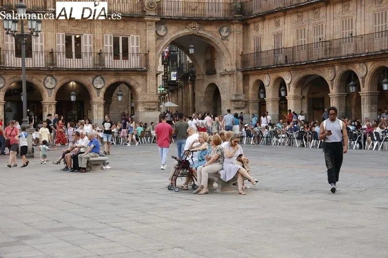 Ambiente en el centro de Salamanca este sábado por la tarde. Fotos: David Sañudo