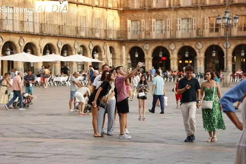 Ambiente en el centro de Salamanca este sábado por la tarde. Fotos: David Sañudo