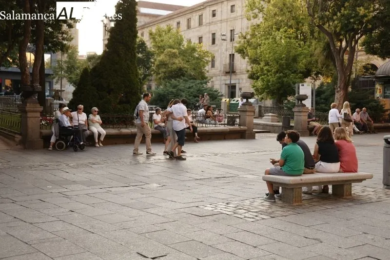 Ambiente en el centro de Salamanca este sábado por la tarde. Fotos: David Sañudo