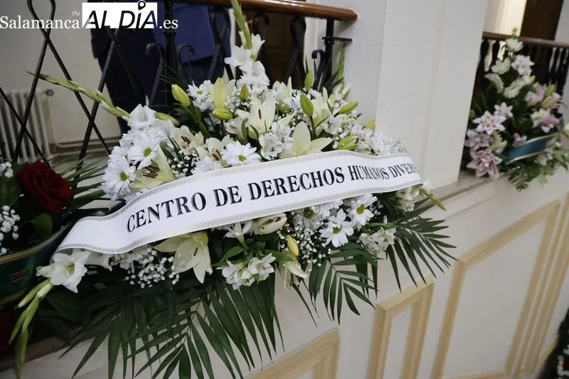 Foto 15 - C&aacute;lida despedida a Encarnaci&oacute;n P&eacute;rez en su capilla ardiente con numerosos rostros conocidos