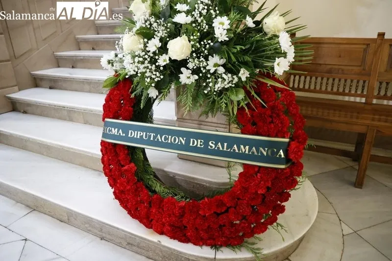 Foto 14 - C&aacute;lida despedida a Encarnaci&oacute;n P&eacute;rez en su capilla ardiente con numerosos rostros conocidos