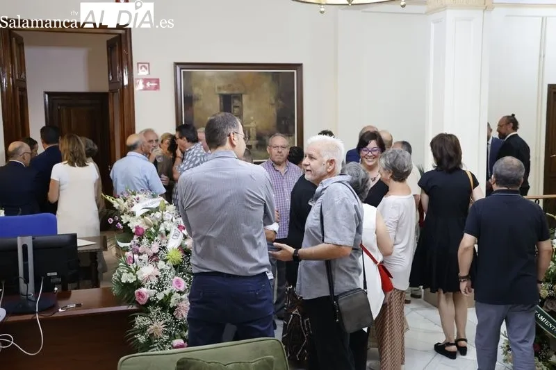 Foto 12 - C&aacute;lida despedida a Encarnaci&oacute;n P&eacute;rez en su capilla ardiente con numerosos rostros conocidos