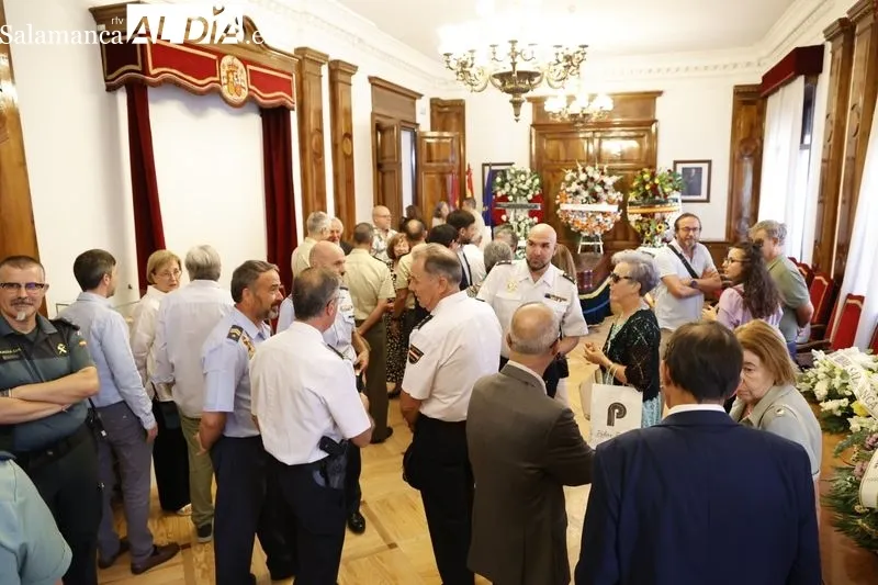 Foto 8 - C&aacute;lida despedida a Encarnaci&oacute;n P&eacute;rez en su capilla ardiente con numerosos rostros conocidos