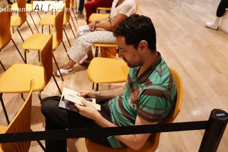 Foto 3 - El periodista Roberto Benito presenta su libro &lsquo;&iexcl;Qu&eacute; bueno que vinisteis!&rsquo; 