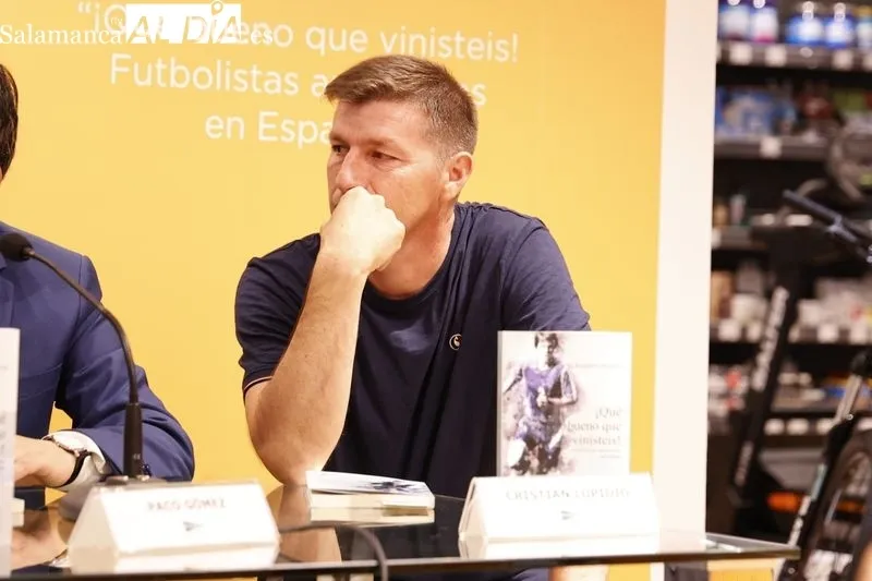 Foto 9 - El periodista Roberto Benito presenta su libro &lsquo;&iexcl;Qu&eacute; bueno que vinisteis!&rsquo; 