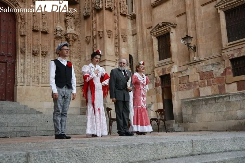 Foto 4 - La Befana representa la obra de teatro &lsquo;No niegues la paloma&rsquo; en el Patio Chico