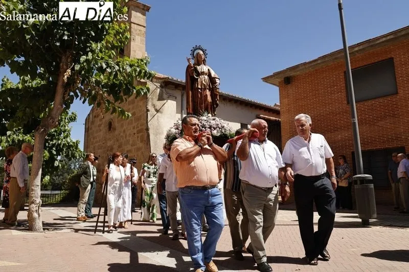 Foto 9 - Cientos de personas en la tradicional misa en honor a Santa Marta 