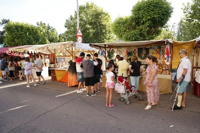 Foto 2 - Da comienzo el Mercado Medieval en Carbajosa con un gran ambiente