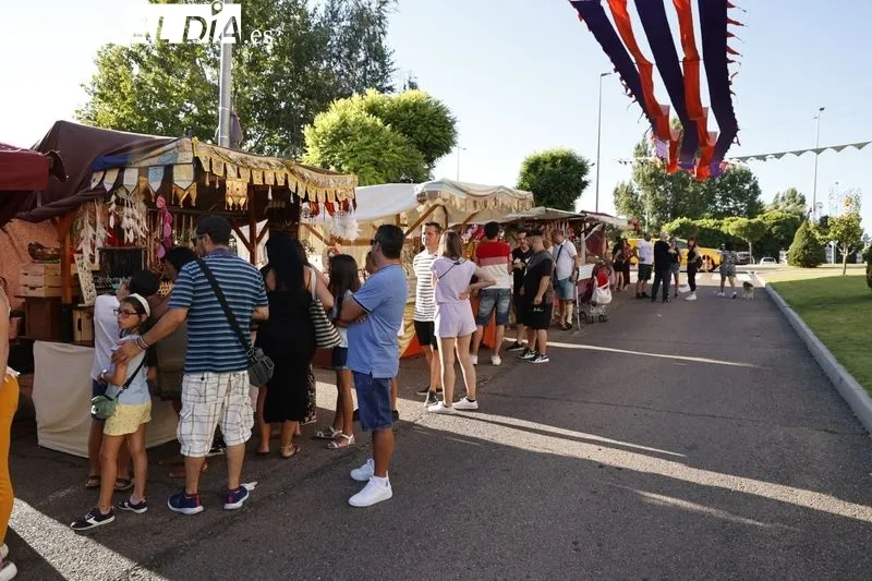 Foto 3 - Da comienzo el Mercado Medieval en Carbajosa con un gran ambiente