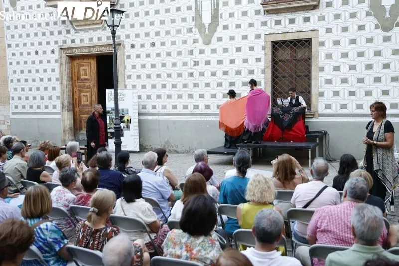 Foto 10 - Intrussi&oacute;n Teatro vuelve a llenar la plaza de San Boal con la representaci&oacute;n de &lsquo;Maestro Bret&oacute;n&rsquo;