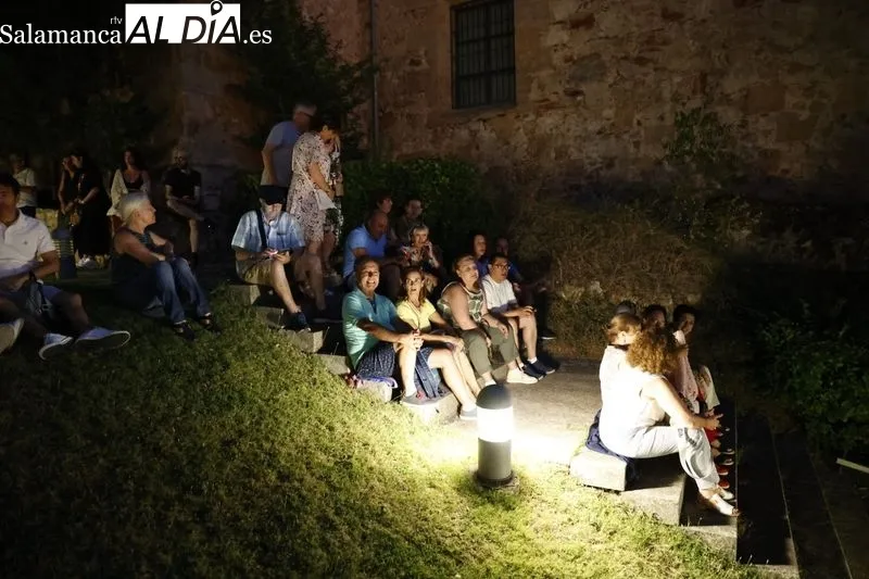 Foto 4 - La banda salmantina Bye Bye Lullaby llena de magia los jardines de Santo Domingo