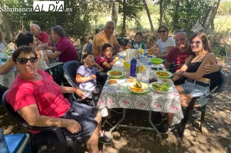 Santiago de la Puebla despide sus fiestas con una paellada