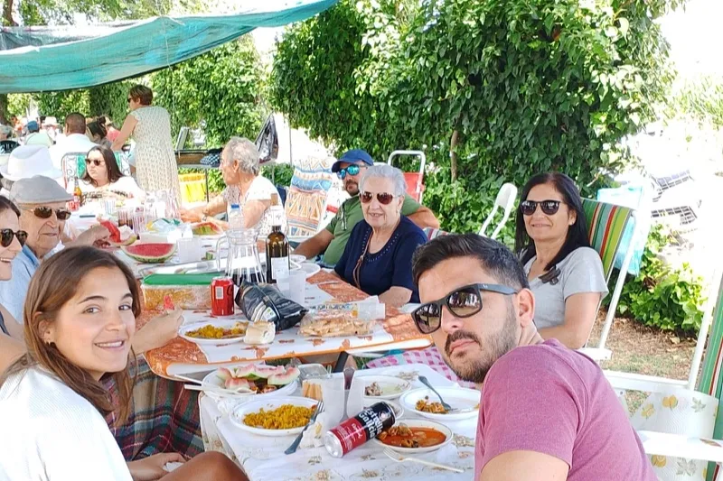 Foto 6 - Villoruela 'abarrotada' de vecinos y visitantes para vivir su gran paellada de fiestas