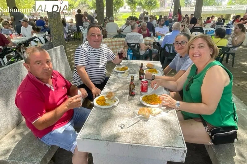 Santiago de la Puebla despide sus fiestas con una paellada