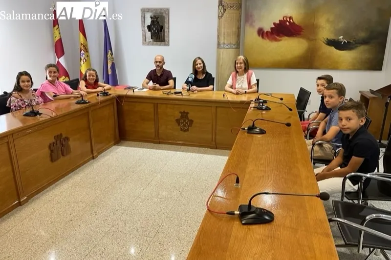 Foto 4 - Alba Mart&iacute;n y Ra&uacute;l Nieto reinaran en la primera corte infantil de ni&ntilde;os y ni&ntilde;as en las Ferias y Fiestas 2023