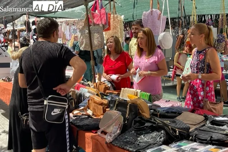 Virginia Barcones visitaba este jueves el mercado semanal en Peñaranda