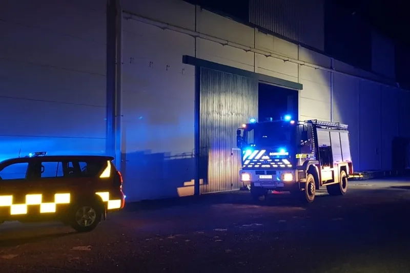 Bomberos de Peñaranda y Villares sofocaban un incendio en una industria de Aldeaseca