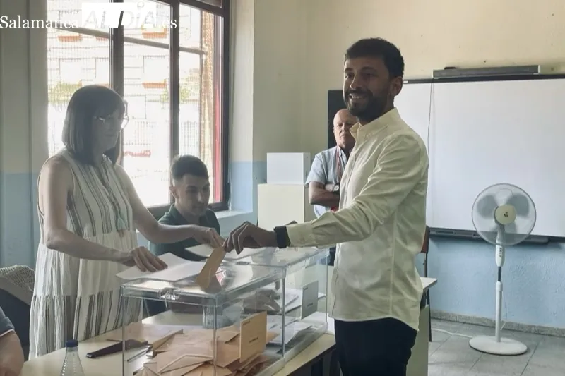 Foto 4 - Sin incidencias y con gran afluencia: As&iacute; ha comenzado la jornada electoral en la ciudad