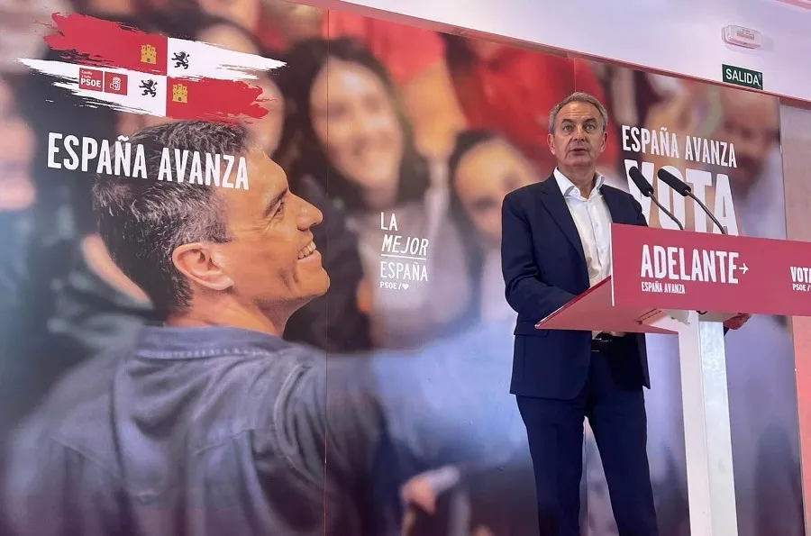 Foto 5 - Amplia representaci&oacute;n del PSOE mirobrigense en el encuentro con Zapatero en Salamanca