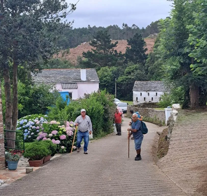 Foto 4 - Los mirobrigenses fans del Camino de Santiago realizan un tramo m&aacute;s de la ruta del Norte 