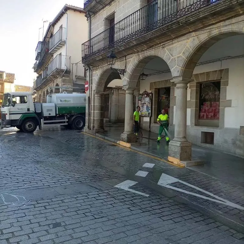 Foto 2 - B&eacute;jar pone en marcha un protocolo especial de limpieza