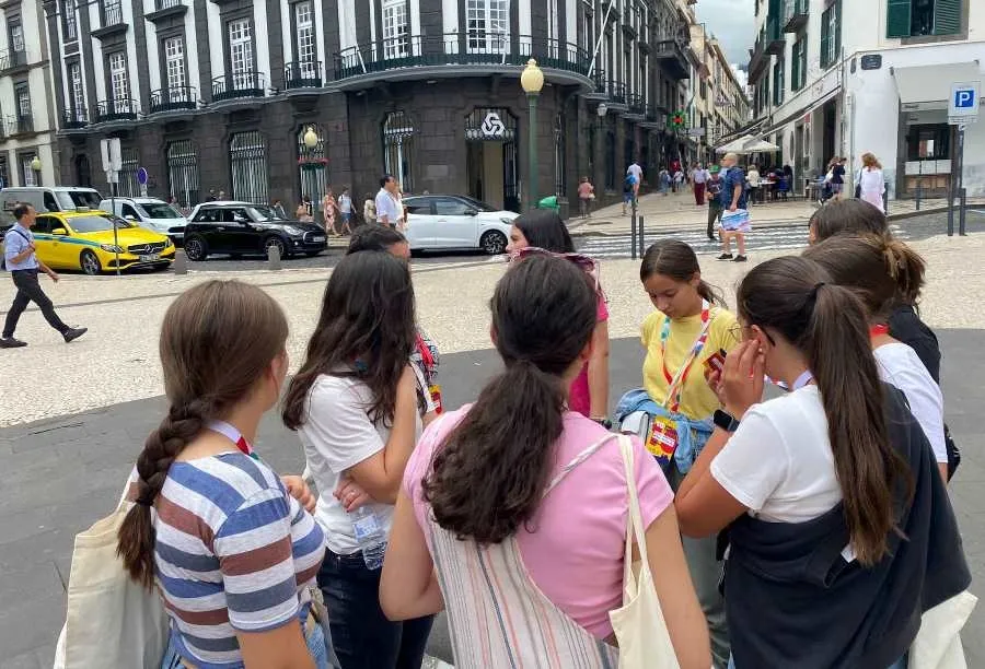 Foto 2 - Aterrizan en Madeira los j&oacute;venes de la Di&oacute;cesis asistentes a la JMJ