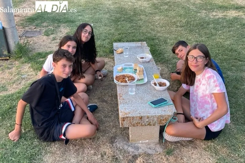 Villoruela despedía este lunes sus fiestas con una merienda popular