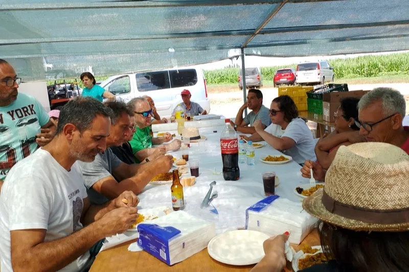 Foto 4 - Villoruela 'abarrotada' de vecinos y visitantes para vivir su gran paellada de fiestas
