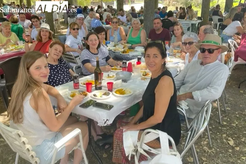 Santiago de la Puebla despide sus fiestas con una paellada
