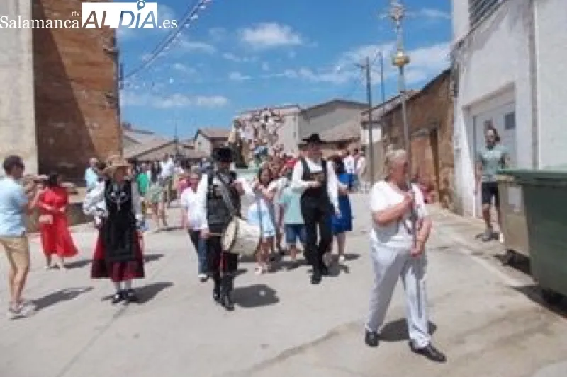 Villoruela ha honrado este domingo al Cristo de la Esperanza y la Virgen del Carmen